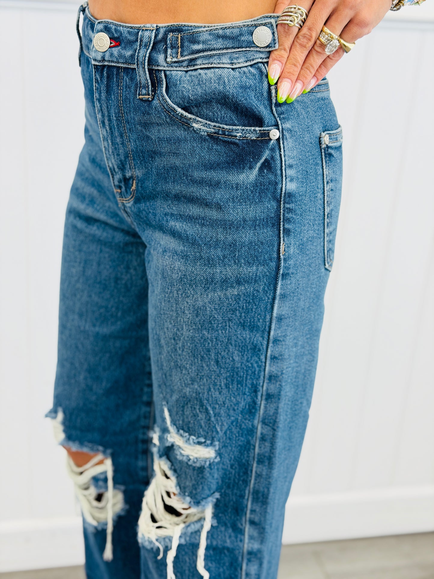 Judy Blue Downtown Darling Rigid Magic Straight Jeans (Reg. and Plus)