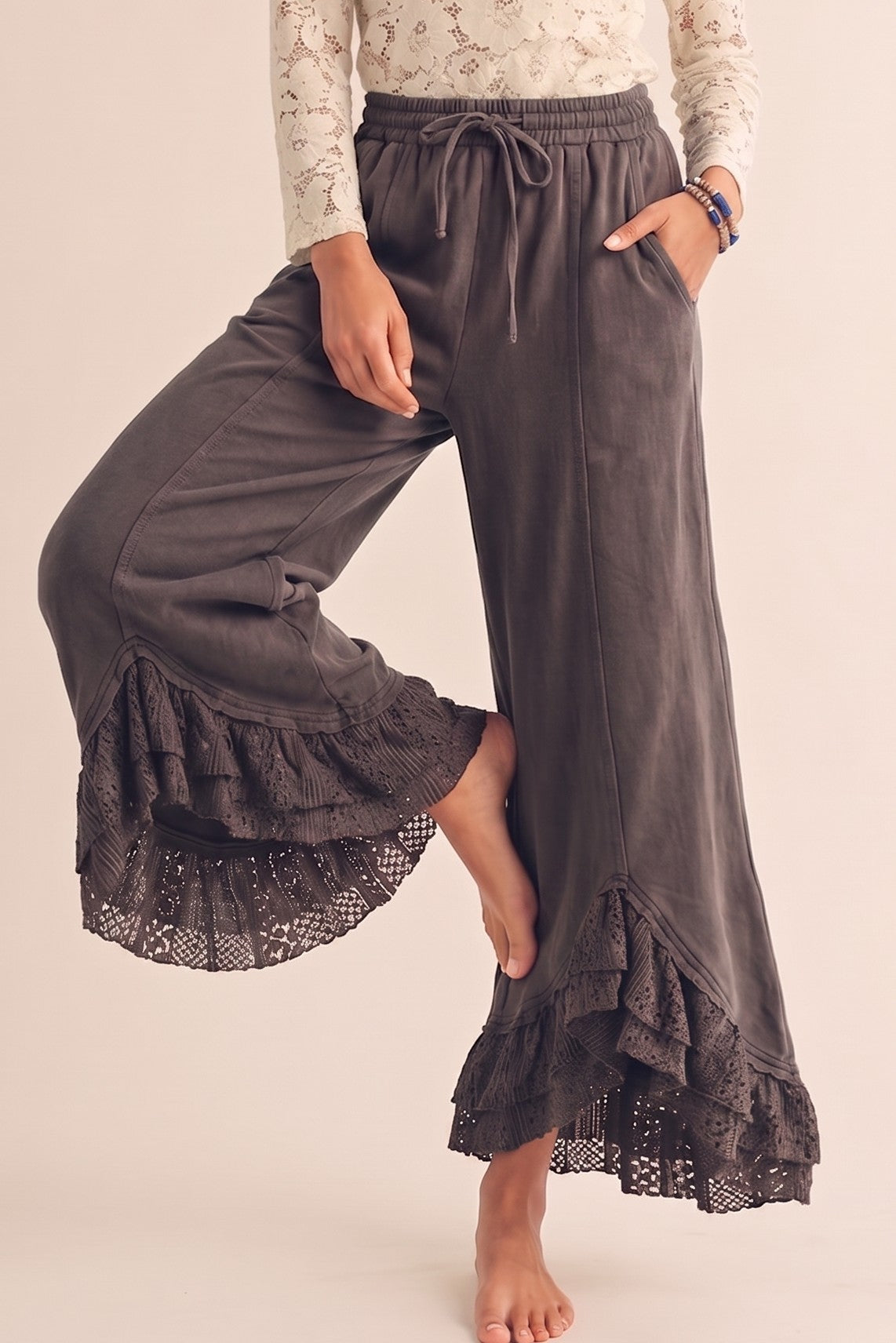 Mocha Mousse Ruffled Lace Hem Pants (Reg.)